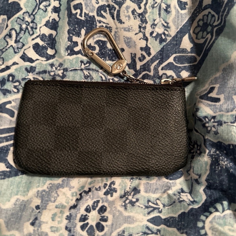 Louis Vuitton Key Pouch - Picture 2 of 5